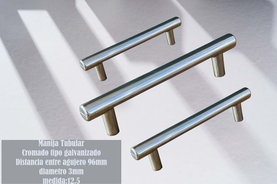 Manija tubular cromada de Versastico en Bogotá: entre agujeros 96 mm, largo 12,5 cm, acabado Cromado tipo galvanizado